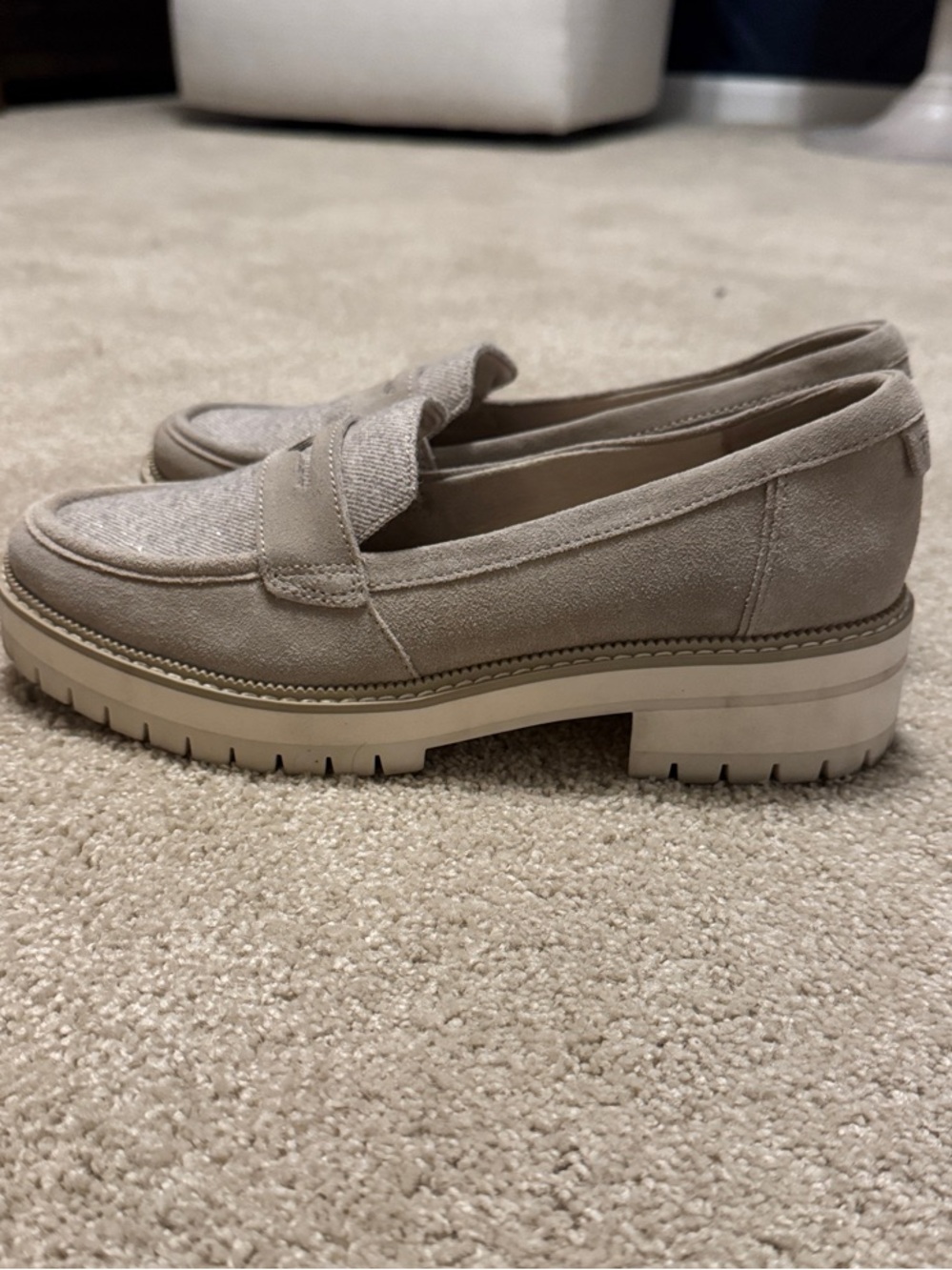 Women’s Tom’s Cara Leather Loafers in Taupe Size 9